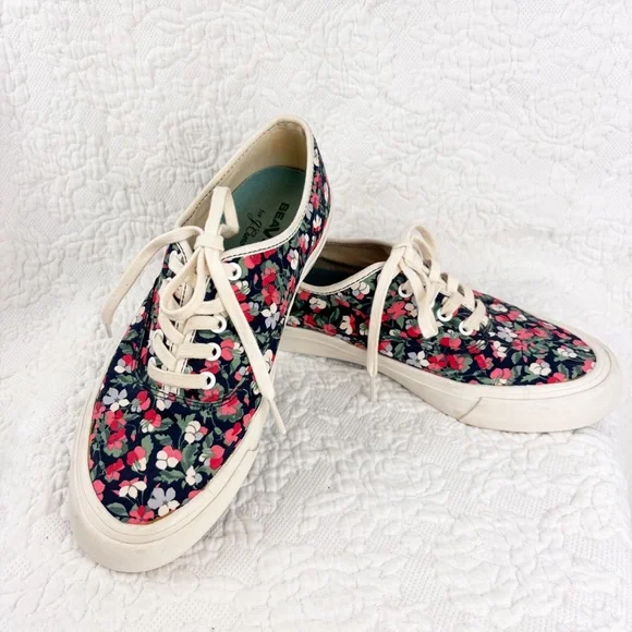 SeaVees® x J.Crew Legend Liberty Poppy Flowers Sneakers Sz 8 - Picture 2 of 8